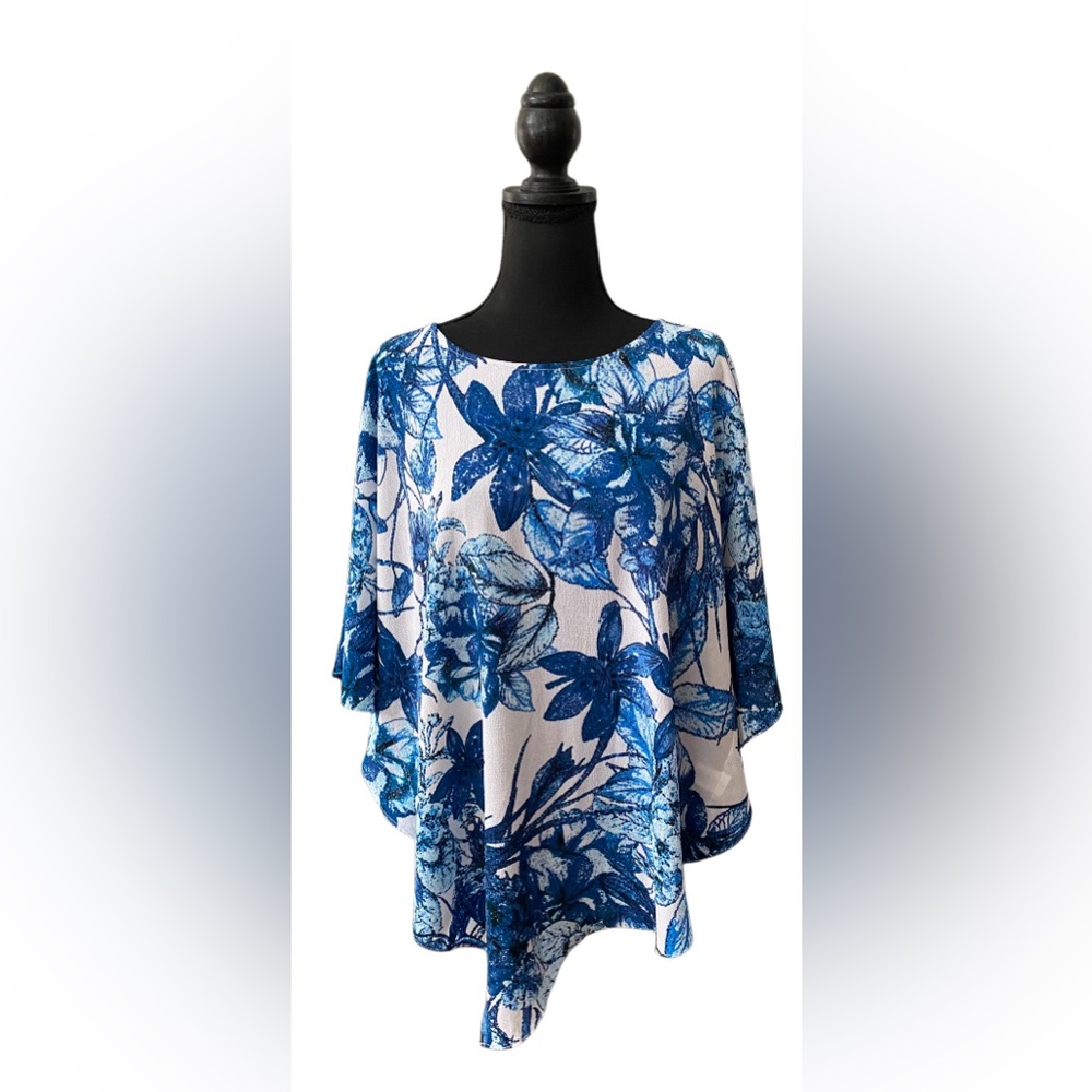 Roz & Ali: Blue and White Dolman Sleeve Flowy Floral Blouse